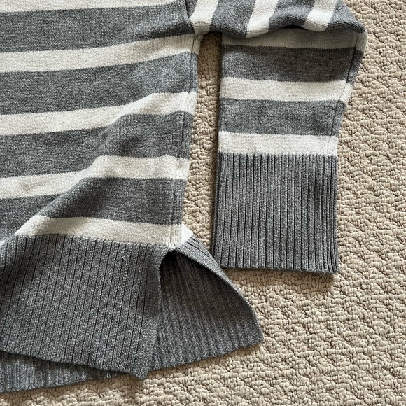 Zara Ribbed Gray Sweater - Picture 3 of 5